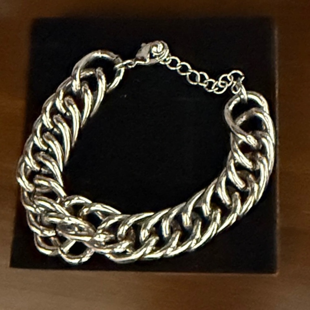 Funky Chunky Women’s Chain Bracelet!  Measures approx 9”. EUC